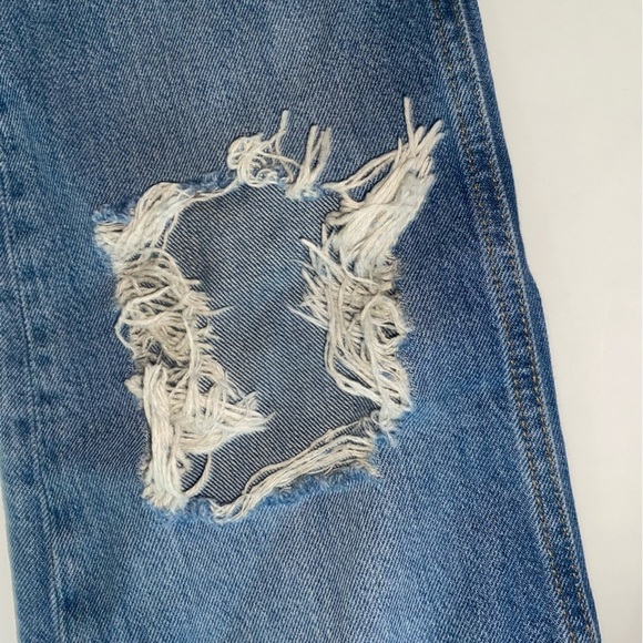 NWOT WE THE FREE MAGGIE MID RISE DISTRESSED JEANS FREE PEOPLE POPULAR BRAND - Picture 11 of 15